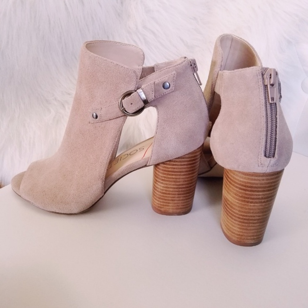 Sole Society Cut Out Bootie Buckle & Stacked Heel - Picture 2 of 8
